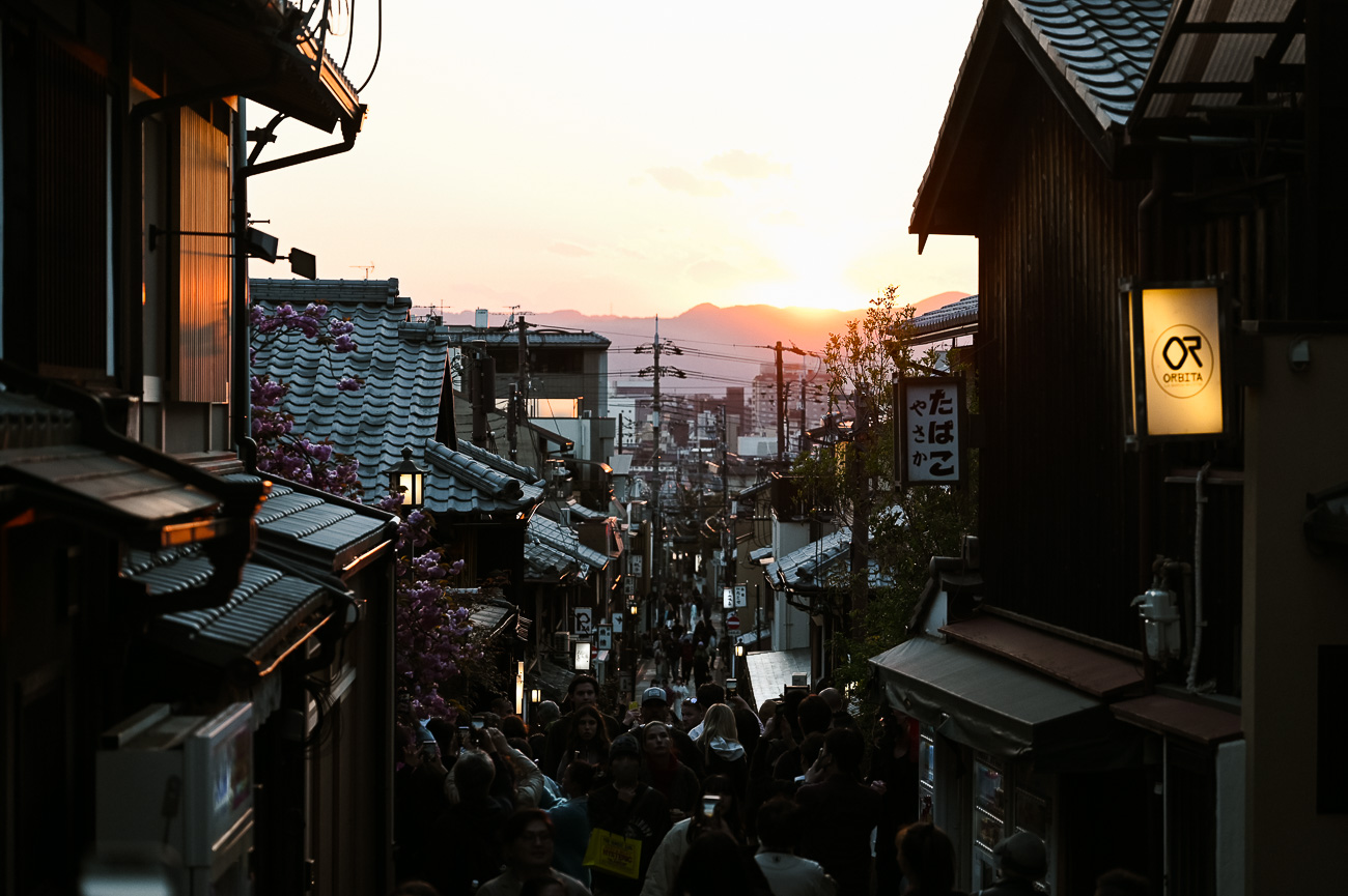 Rue du magnifique quartier ancien de Gion à Kyoto, Japon